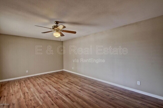 Photo - 1030 E Manhatton Dr