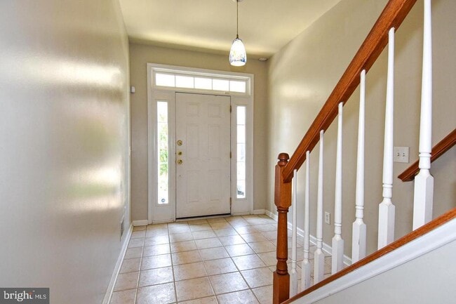 7810 Locust Leaf Ln