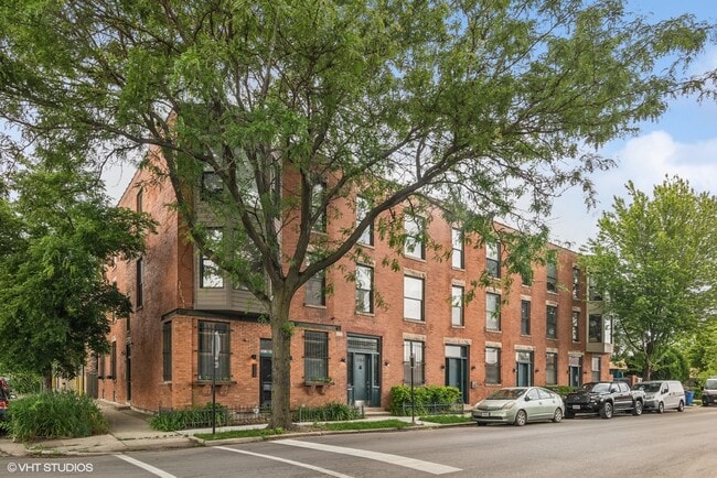 Building Photo - 2156 W Hubbard St