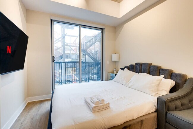 Photo - 742 Rue William Unit FL2-ID1254789P