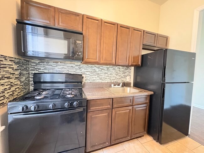 Building Photo - 967 Summit Ave Unit 31