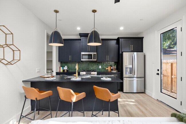 Photo - 4611 Dewberry St