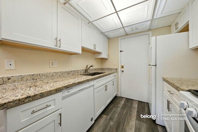 Photo - 17901 NW 68th Ave Unidad T206