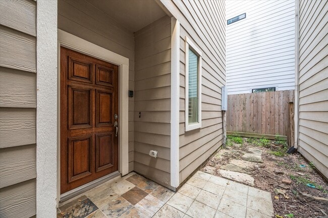 Photo - 4145 Dickson St