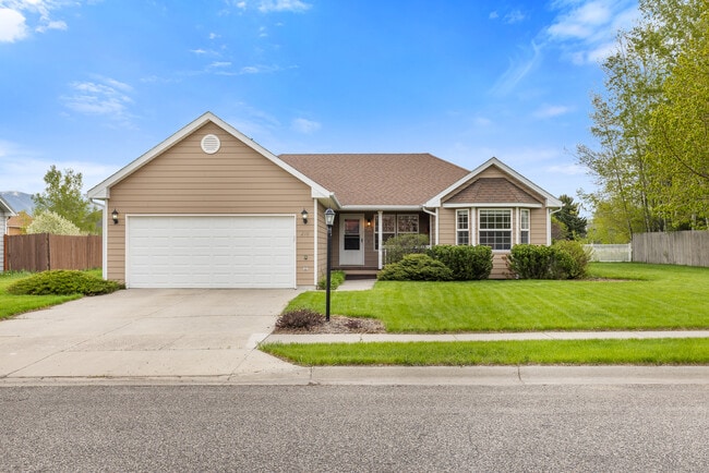 Photo - 210 Sweetgrass Ave House