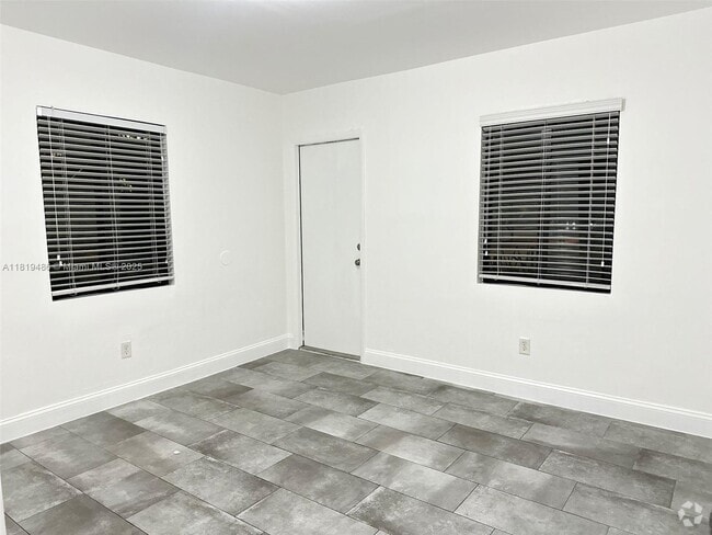 Building Photo - 501 NW 30th St Unit 5 Rental