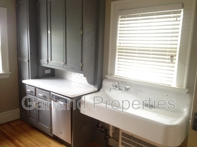 Photo - 356 Walnut Ave SW