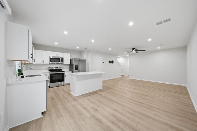 Photo - Modern 3 Bed 2.5 Bath Townhome in Bear Park Community