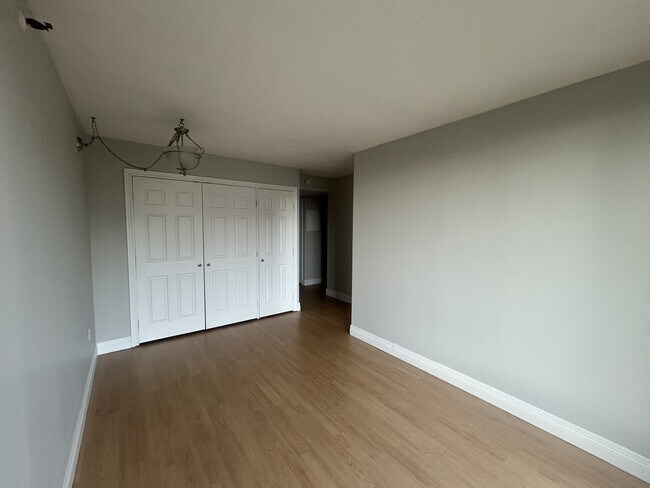 Photo - 1157-1157 Tower Rd Unit 605