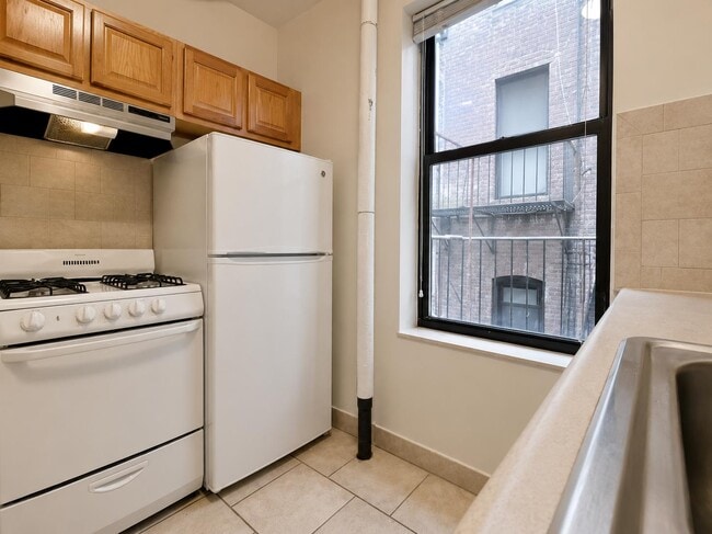 Photo - 3135 Broadway Unit 11