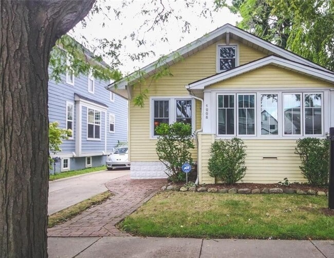 Photo - 1208 Emmons Ave