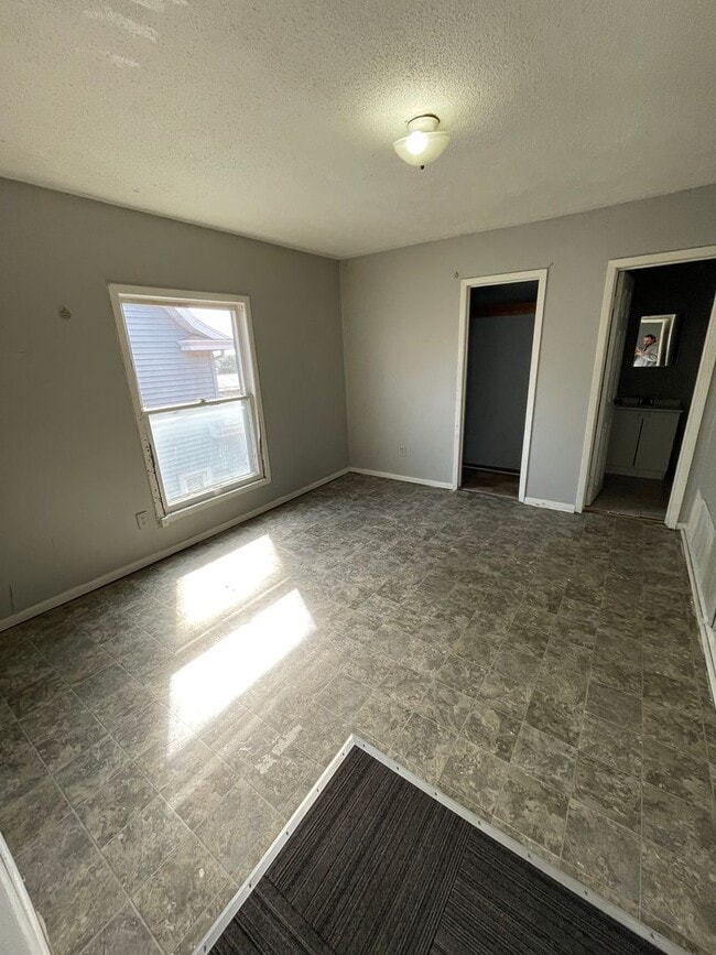 Building Photo - 76 Mulberry St Unit 3