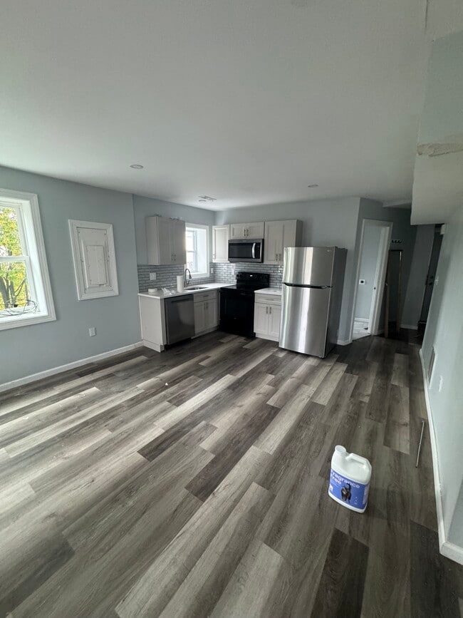 Photo - 529 W 7th St Unit 4