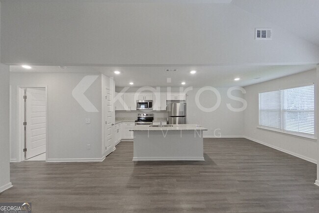 Photo - 142 Western Red Cedar Dr