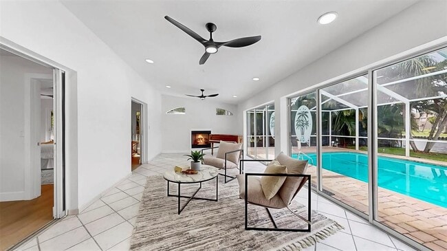 Photo - 2401 Roberta Ln