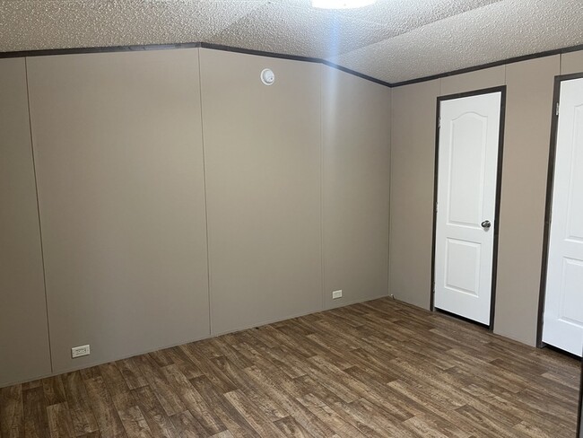 Photo - 3525 E Elizabethtown Rd