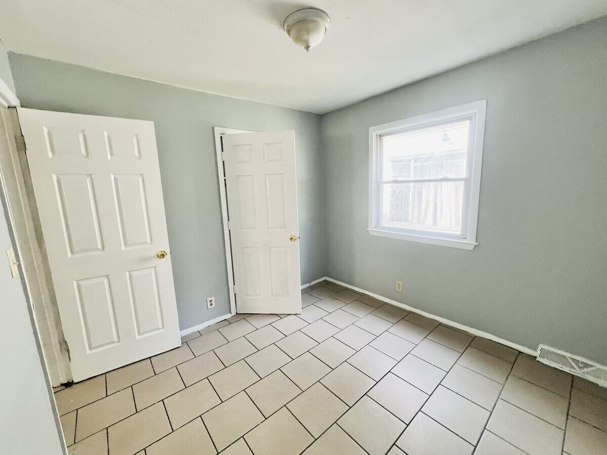 5039-5041 N 28th St (Duplex) - 5039-5041 N 28th St (Duplex) Apartment Unit 5039