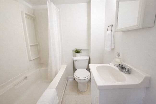 Photo - 130 E Elisha St