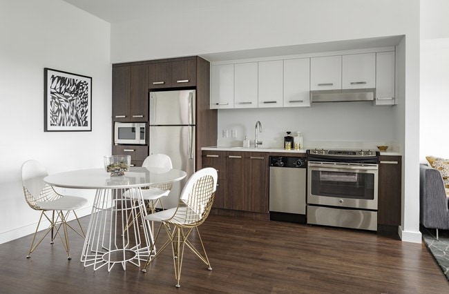 Photo - Hassalo on Eighth