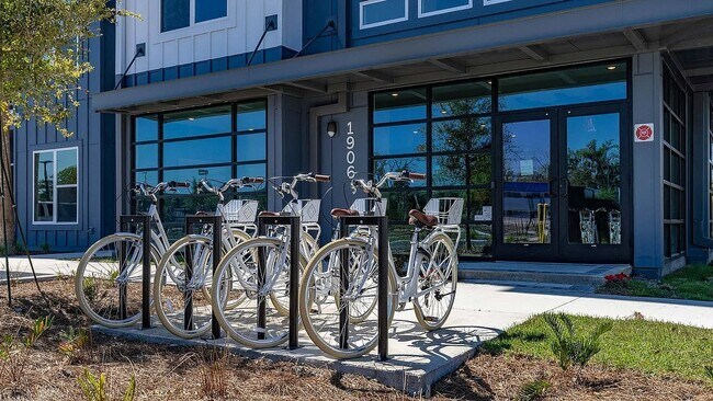 Welcome to Eastborough Apartments, where modern living meets convenience. Enjoy bike-friendly amenities and easy access to local attractions. Embrace a lifestyle that blends comfort and accessibility. Schedule your tour today! - Eastborough Apartments