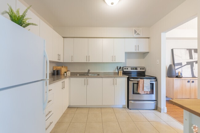 2BR, 1BA - Kitchen