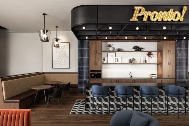 Photo - akin Tennyson