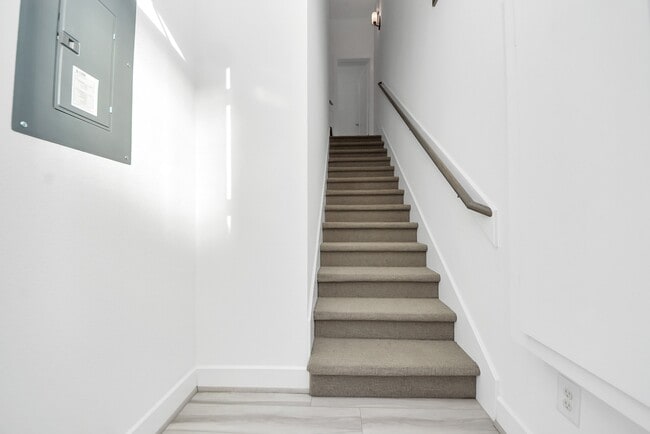 Photo - 18716 Centro Main St Unidad B