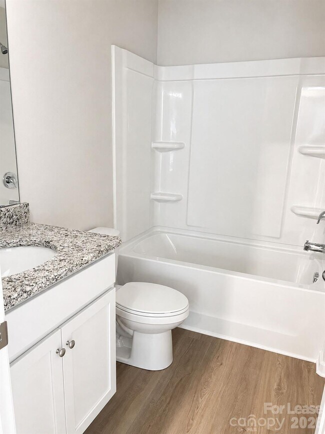 Photo - 529 Hawley St