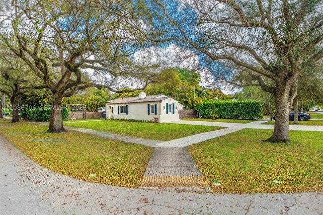 Photo - 295 De Leon Dr