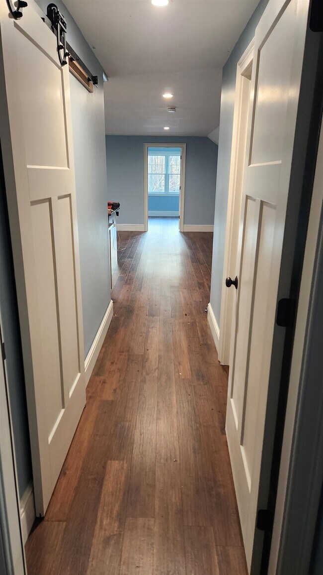 19 Metacomet Lake Dr Unidad 2 above garage