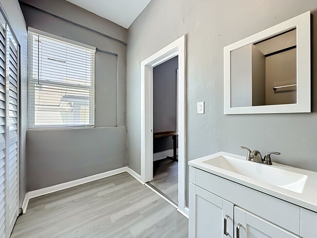 Photo - 1259 Hart St