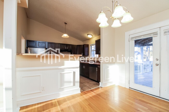 Photo - 425 Forest Grove Cir