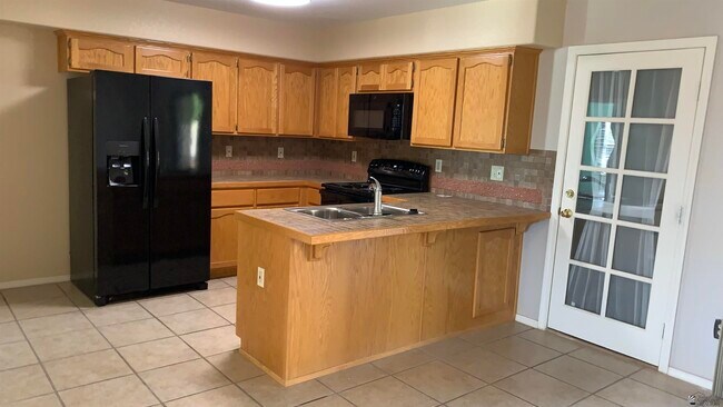 Photo - 36360 Margaret St