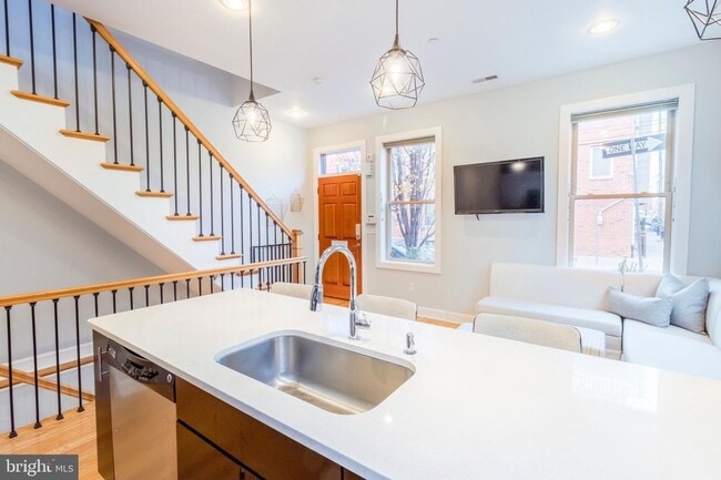 Photo - Three Bedroom Graduate Hospital Apartment