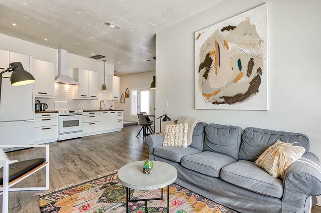 Photo - 466 Woodcliff Dr