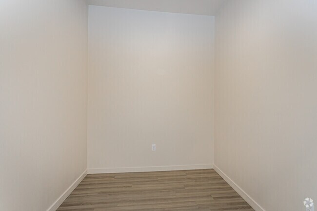 1BR, 1BA - 724SF