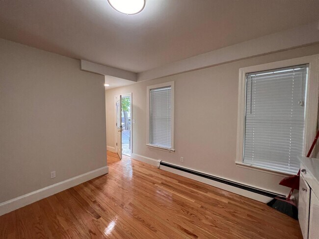 Photo - 225 Albion St