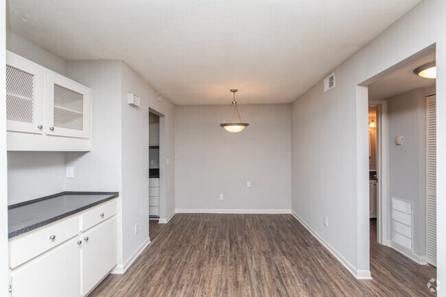 1BR, 1BA - 750SF