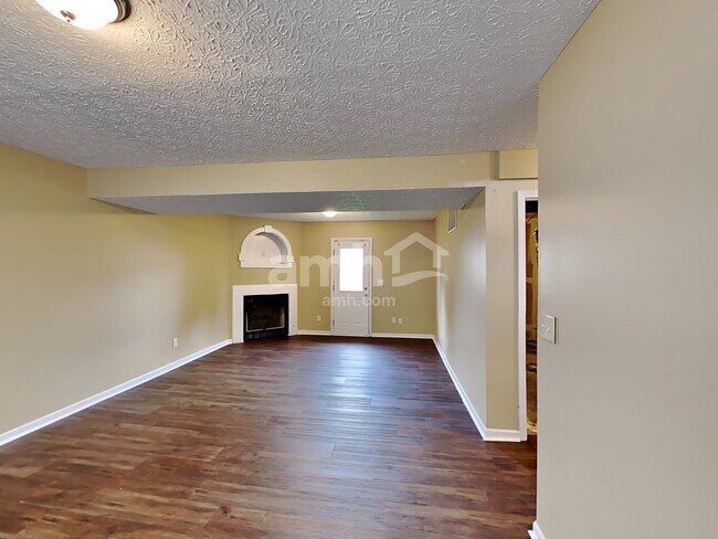 Photo - 372 Thompson St