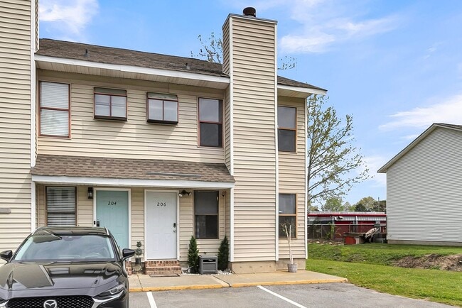 Photo - Inviting Home in the Heart of Goose Creek