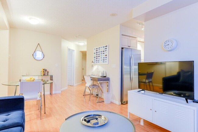 Photo - 205 Queen St W Unit ID1034872P