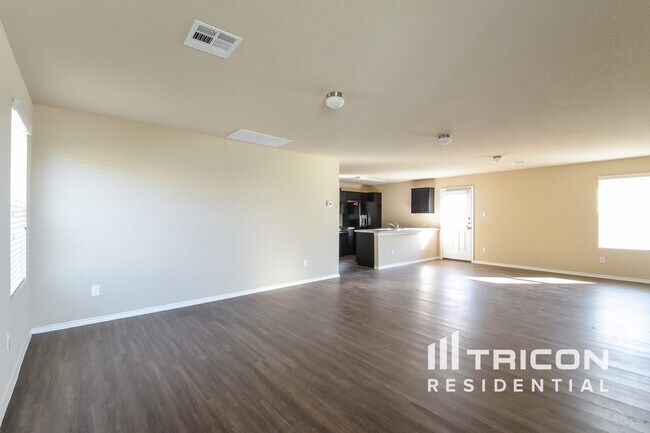 Photo - 9735 Marbach Gdn