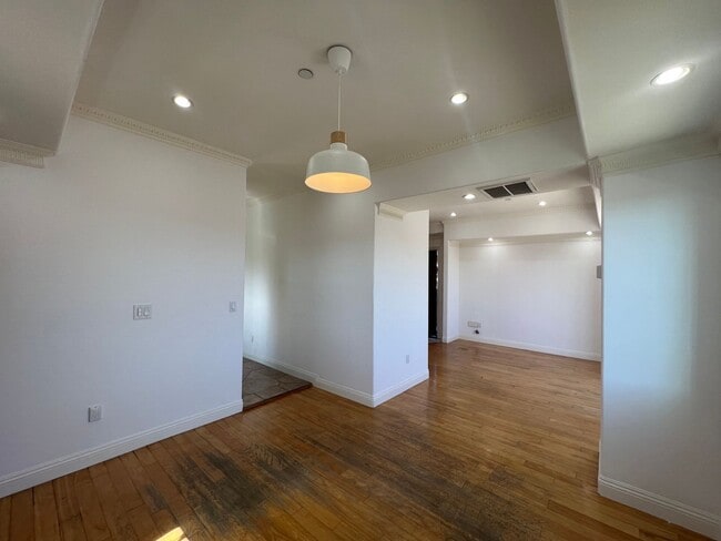 610 Cross Ave