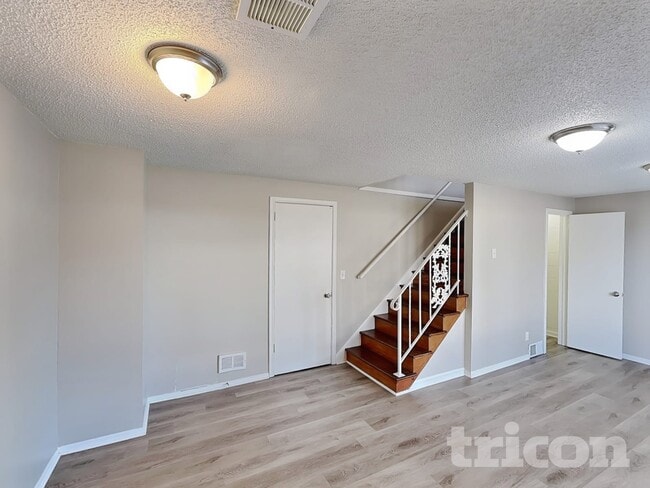 Photo - 3284 71st St E