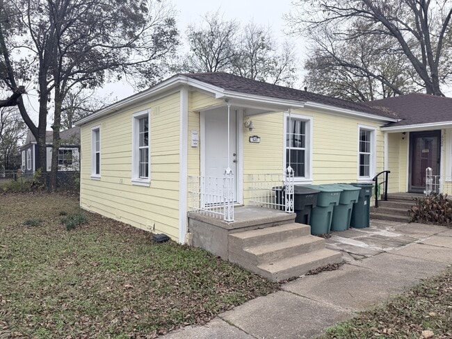 Photo - 620 N Walnut St