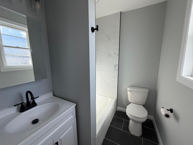 Photo - 17 E 15th St