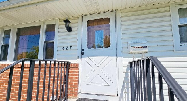 Photo - 427 Valentine St