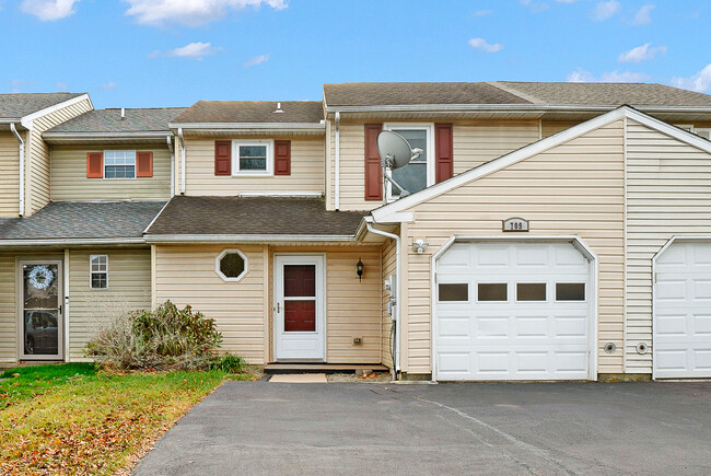 Photo - 709 Overlook Dr Townhome