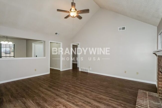 Photo - 5762 Riverhead Ave