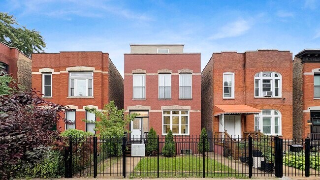 Photo - 1329 N Oakley Blvd Unit 1